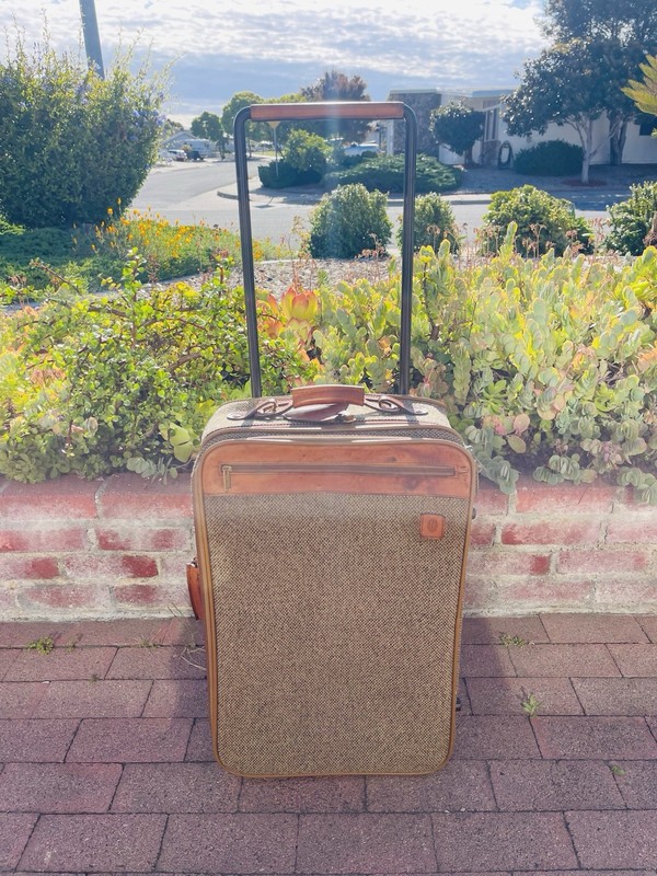 Vintage Hartmann Tweed/Leather 22” Roller W/Trifold Garment Bag & Luggage Tag.