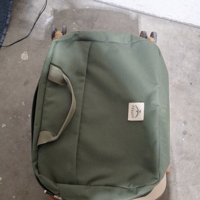 Osprey Carry-On Green Solid Polyester Duffle Bag 19″-22″ Unisex Adult