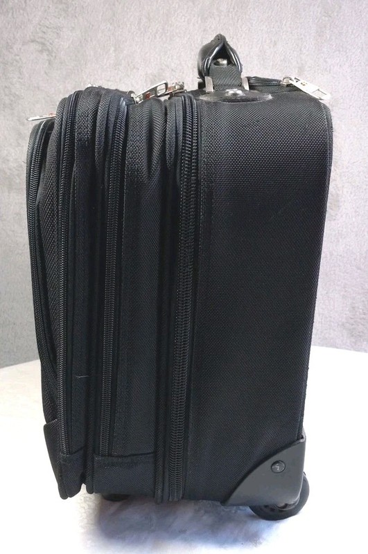 Swiss Gear Carry-On Rolling Case 15" With Telescoping Handle and Wheels gallery