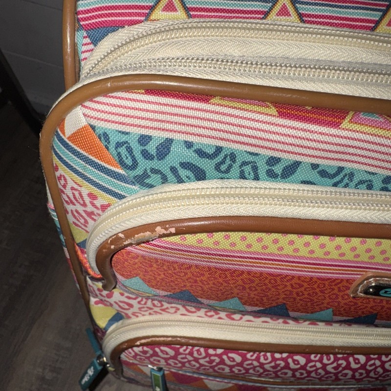Carry On Expandable Design Pattern Luggage With Spinner Wheels 22” On the prowl gallery