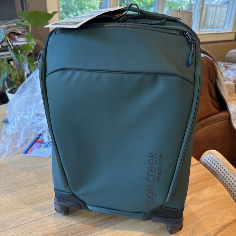 EAGLE CREEK TARMAC 4 Wheels XE 22″ CARRY-ON 40 Brand New Article Sea Green NWT