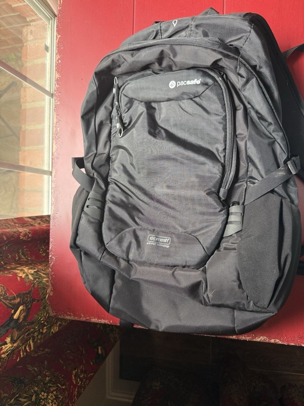 Pacsafe Venturesafe GII Backpack with Exomesh 15 Liter Black Smart Travel Gear