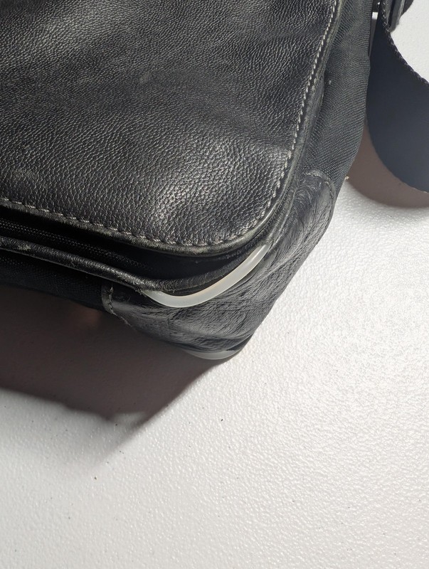 Boconi Black Leather Messenger Bag 16in Laptop Briefcase Mens Adjustable Strap gallery