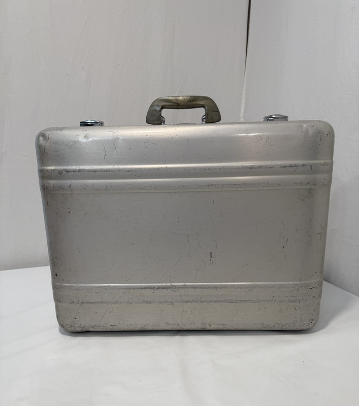 VTG HALLIBURTON Zero Aluminum Suitcase 24x18x7 Luggage w/ RARE Pant Hanger