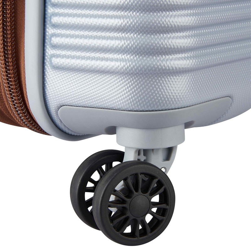 Freestyle 24" Medium Checked Expandable Spinner Luggage, Platinum gallery