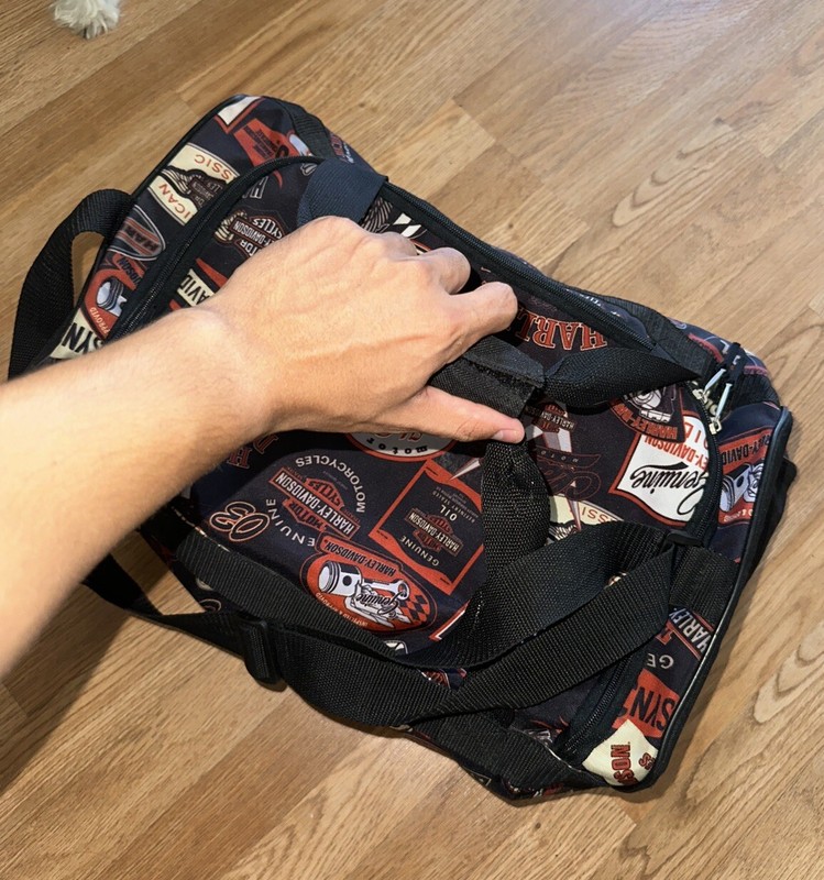 Harley Davidson Logo Pattern Lightweight Duffel Bag Gym Bag 20x9x10” – Used gallery