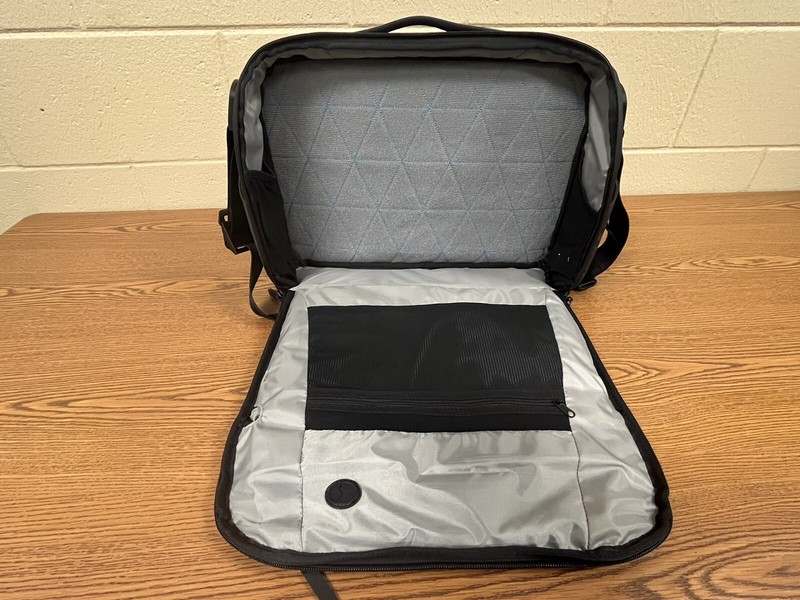 Nomatic Messenger Bag gallery