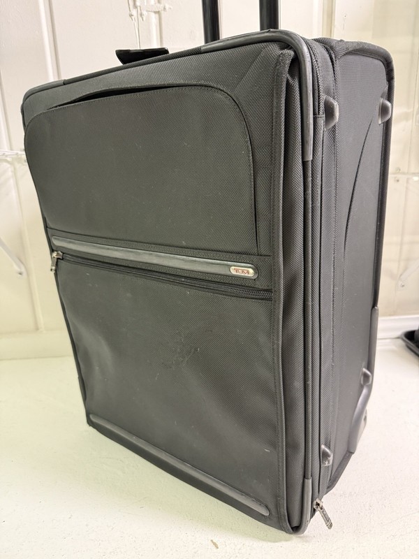 TUMI – Alpha Expandable 2-Wheel Upright Rolling Black Suitcase – No. 22024D4