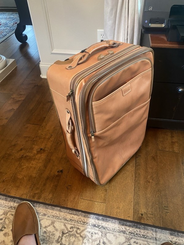 Hartmann 22” Deluxe Belting Leather Carry On Luggage On Wheels USA Rare Nos