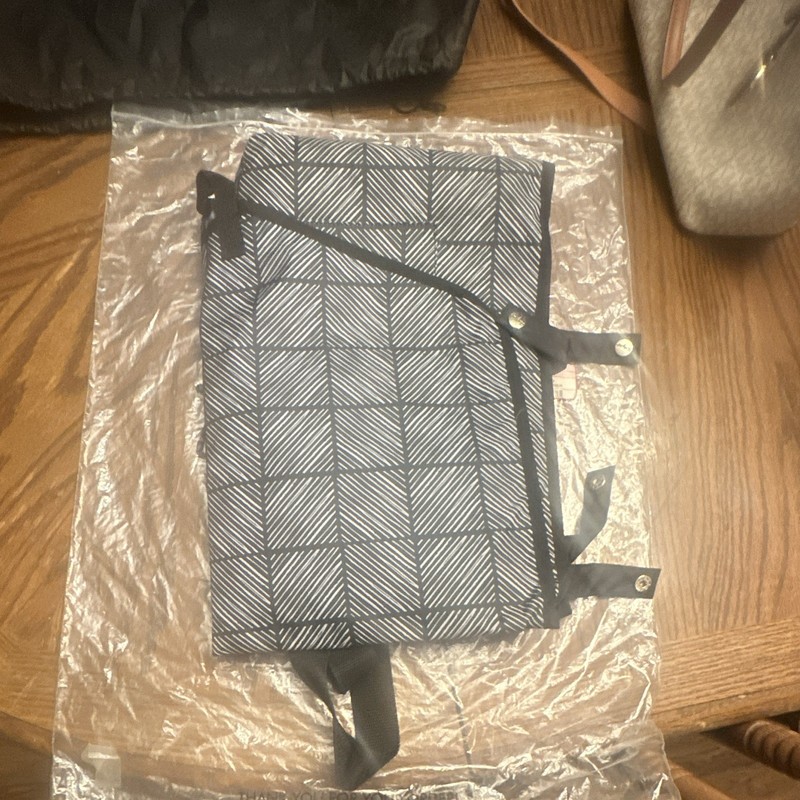 Thirty-One Garment Bag AA75 Foldable Chevron Black/White Polyester Unisex gallery