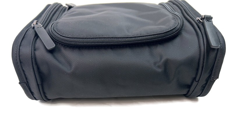 Quince Voyage Nylon Hanging Toiletry Case Water Repellent Travel Gym Organizer gallery