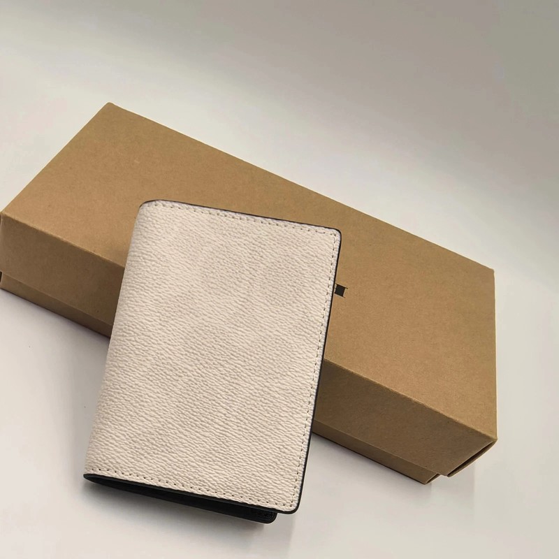 New Coach CW367 Id Wallet In Signature Canvas Chalk × Black Outlet from Japan