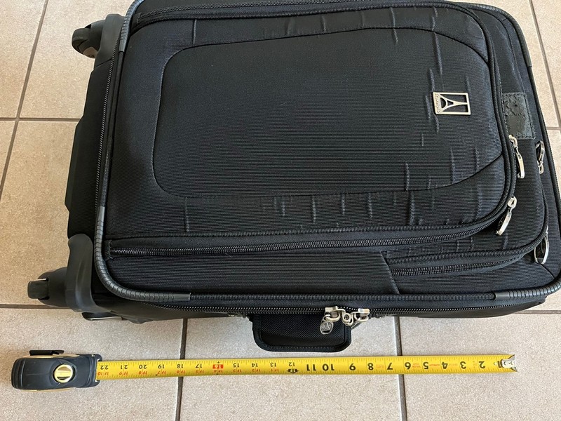Travelpro (Crew 9) Luggage 21″ Expandable Rollaboard Suiter Bag Black 407126101