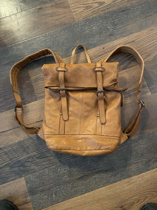 VILENCA HOLLAND SEREN TECH BACKPACK Distressed Leather Tan Brown UNISEX Clean gallery