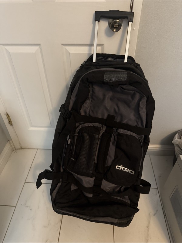 OGIO Rig Rolling Gear Suitcase Travel Bag 30″ Black Used Good Shape