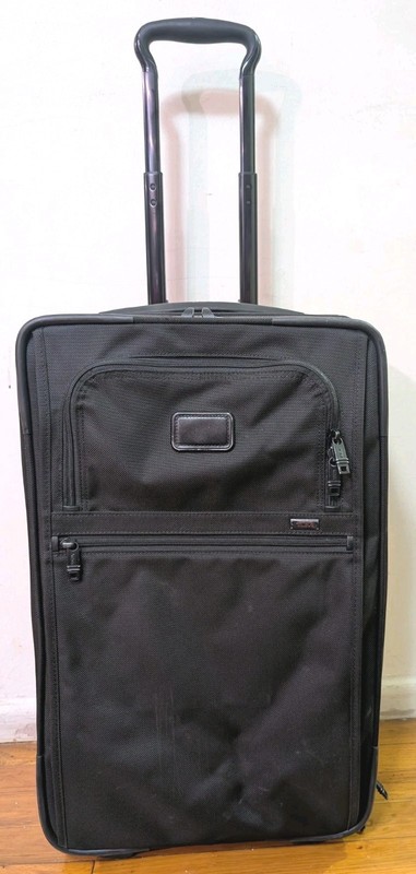 Tumi Alpha 2 Expandable 2 Wheeled International Carry On gallery