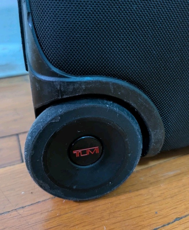 Tumi Alpha 2 Expandable 2 Wheeled International Carry On gallery