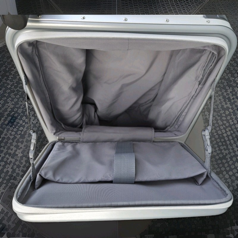 Airwheel SE3 MiniT Smart Rideable Suitcase Robot Luggage Silver With Charger gallery