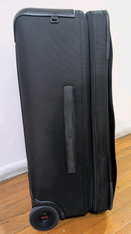 Tumi Alpha 2 Expandable 2 Wheeled International Carry On gallery
