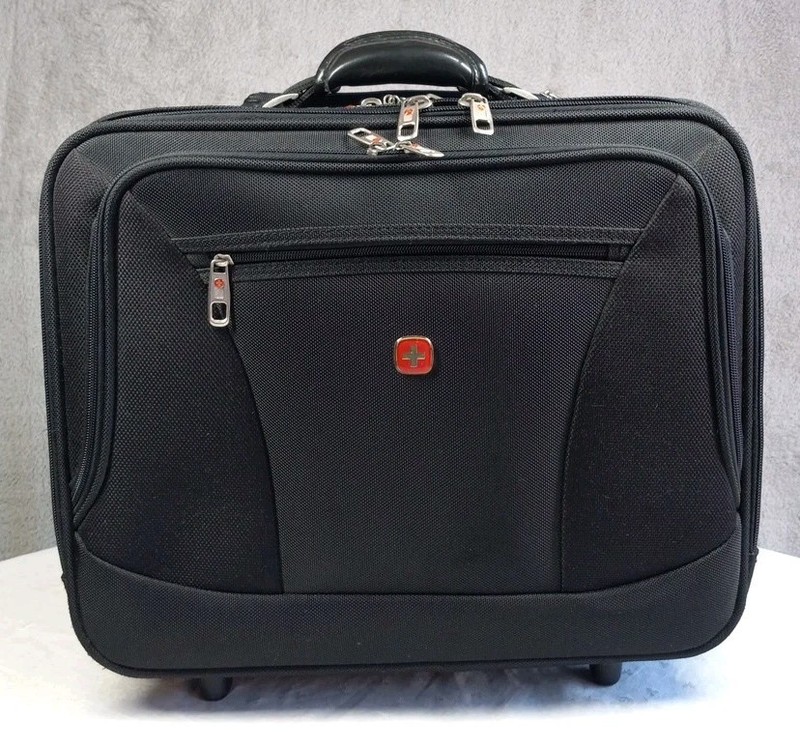 Swiss Gear Carry-On Rolling Case 15″ With Telescoping Handle and Wheels