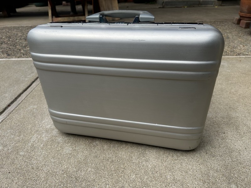 ZERO Halliburton Silver Aluminum Attache Briefcase Combo Lock Approx 18 X 13 X 4