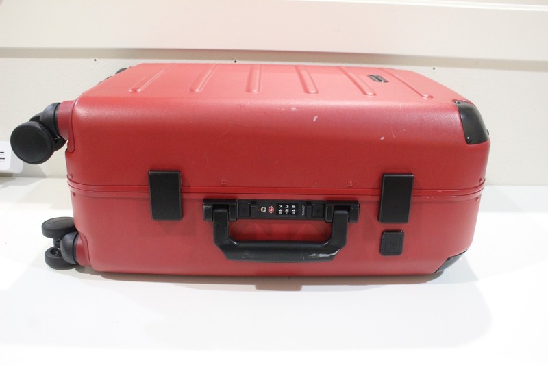 Solgaard Hard Clam Shell Luggage 22” Carry On Suitcase Spinners – NO INSERT