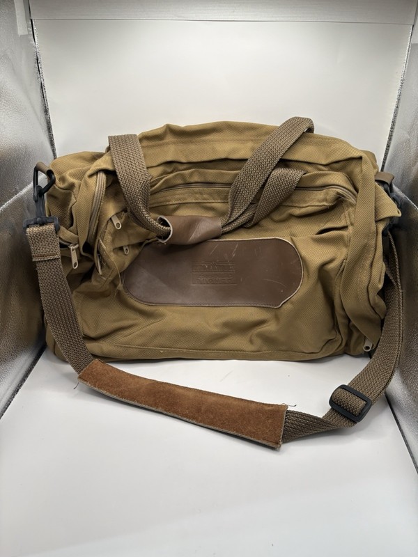 Vintage Eddie Bauer Brown 21″ Bronco Duffel Bag Soft Case Adjustable Straps Men