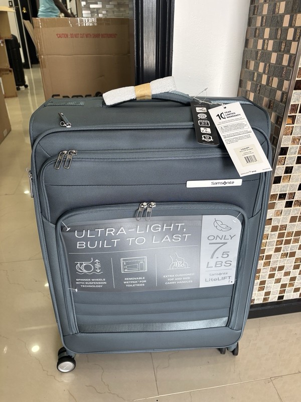 Samsonite UpLIFT Softside Expandable Spinner (Elemental Blue, Medium)