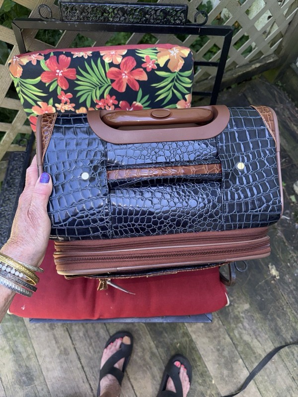Samantha Brown Luggage Carry on NWT 21” NAVY camel SUITCASE & TRAVEL bag 2pc set gallery