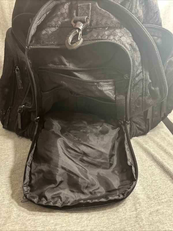 Under Armour Top Loading B-Ball/Softball Bat Bag Good Condition Zippers Work gallery