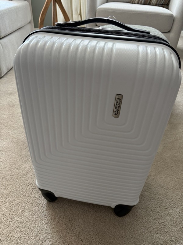 American Tourister Groove 20″ Spinner Hard Carry-on Luggage White