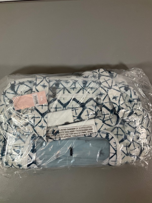 Lug Propeller 2 Diamond White Overnight Bag with Zipper Pocket, Travel-Ready gallery