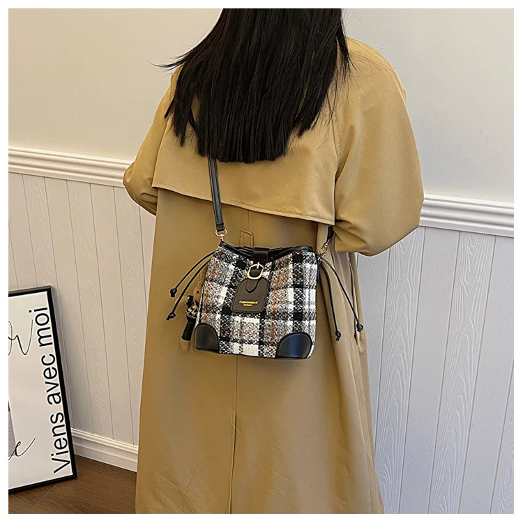 Simple Fashion Bucket Bags One Shoulder Retro Crossbody Bag gallery