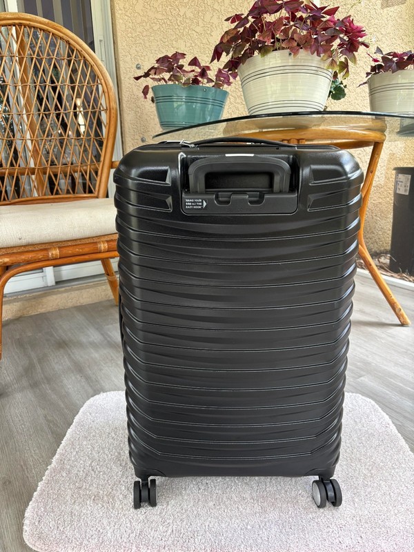 Samsonite Spin Tech 6 Medium Spinner Color: Black gallery