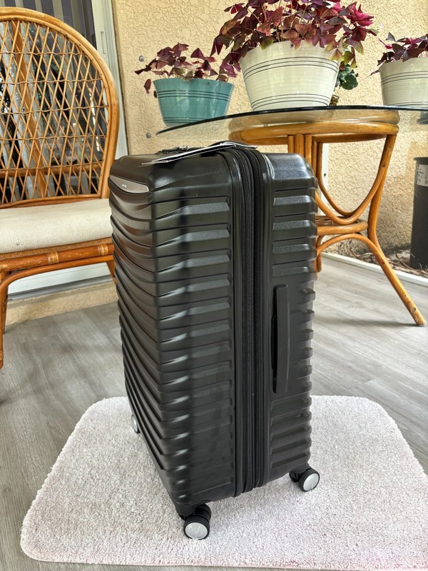 Samsonite Spin Tech 6 Medium Spinner Color: Black gallery