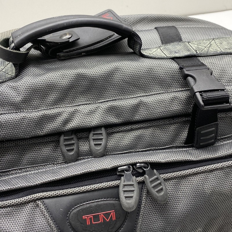 Tumi Duffle Bag Backpack Excursion Non-rolling 21x13x11 Gray Black Carry On gallery