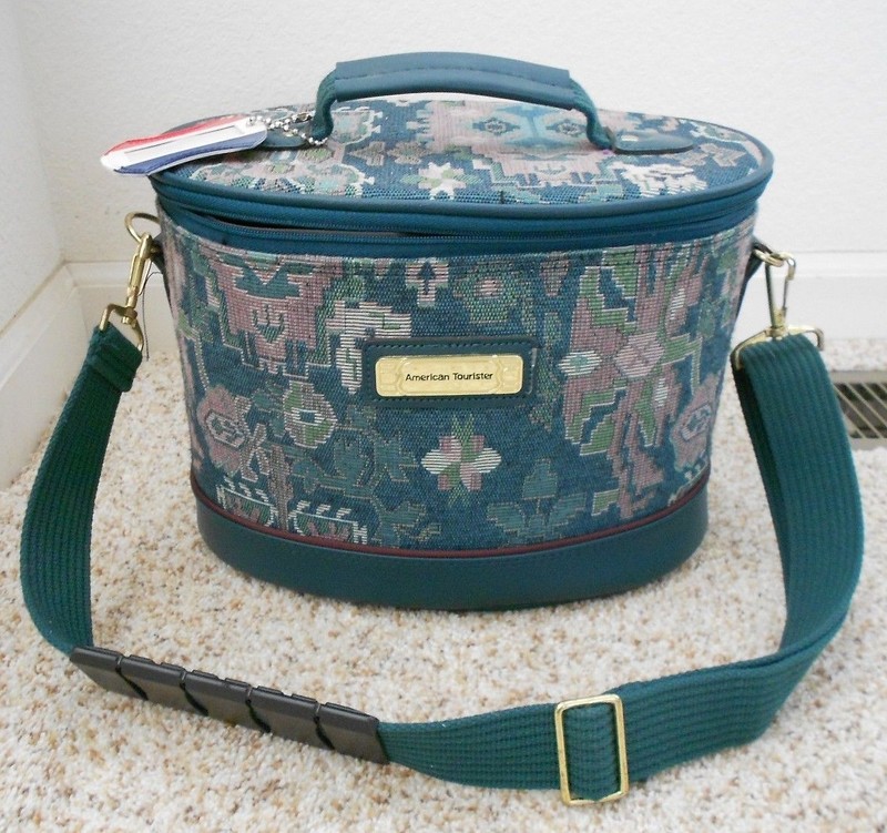 AMERICAN TOURISTER TRAIN CASE OVAL COSMETICS PERSONAL ITEMS CARRY-ON