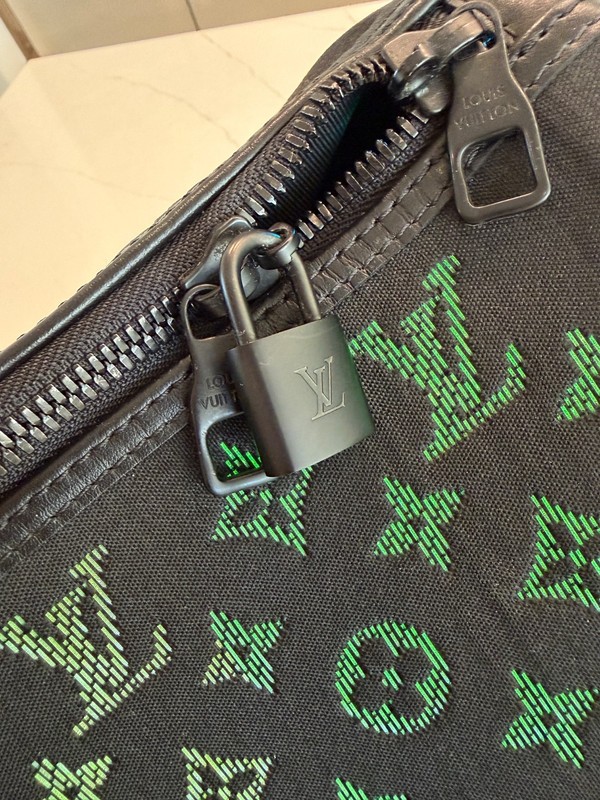 Louis Vuitton Monogram Light Up Keepall Bandouliere gallery