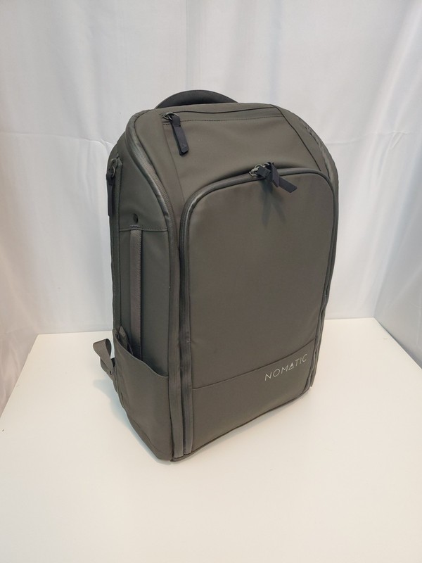 Nomatic Backpack 20L, Great Condition, Expands to 24L, Olive Color, $329 Value