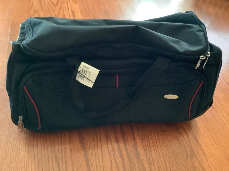 Samsonite duffle bag with wheels