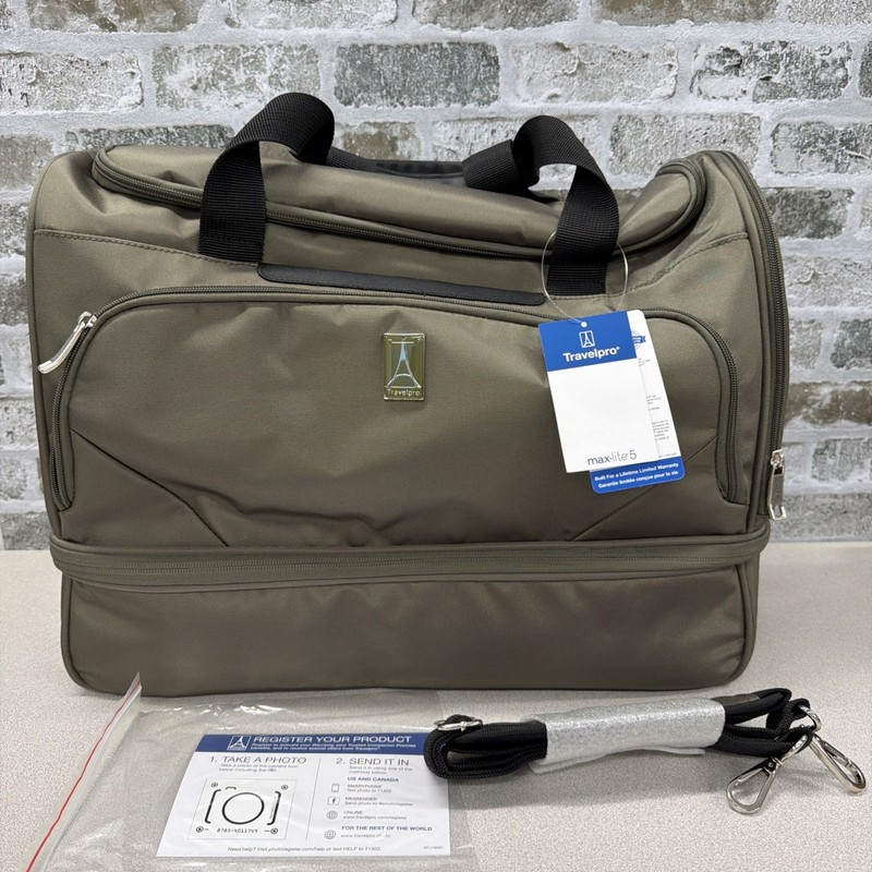 Maxlite 5 Carry on Weekender with Drop-Bottom Compartment, Lightweight Overnight