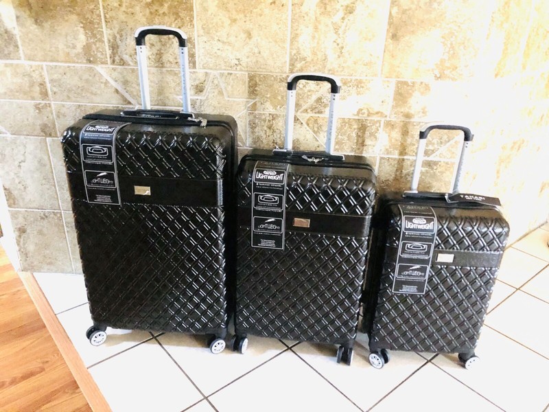 Hard Side Molded Flat Iron Collection II 3-Piece Black Luggage Sets. gallery