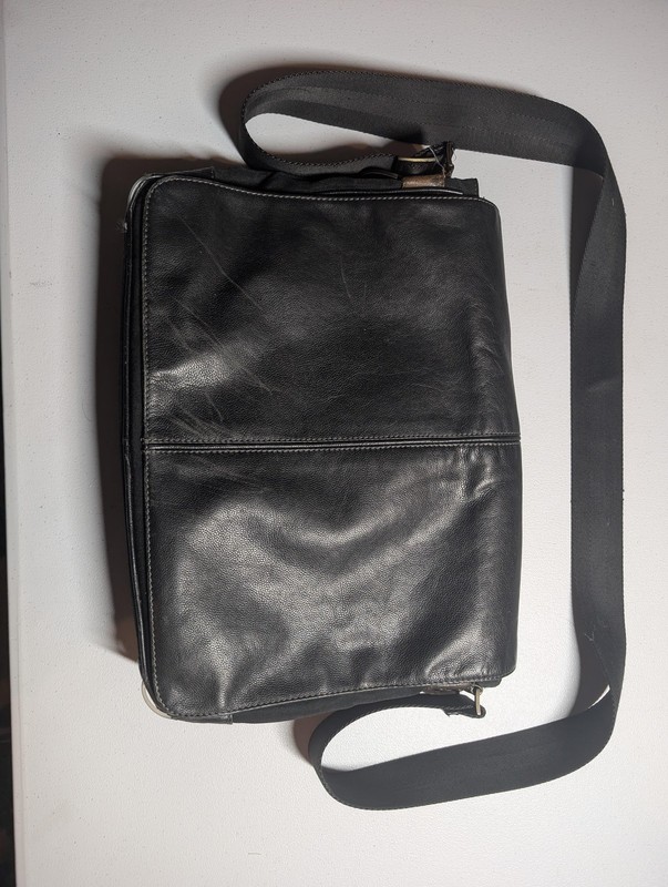 Boconi Black Leather Messenger Bag 16in Laptop Briefcase Mens Adjustable Strap
