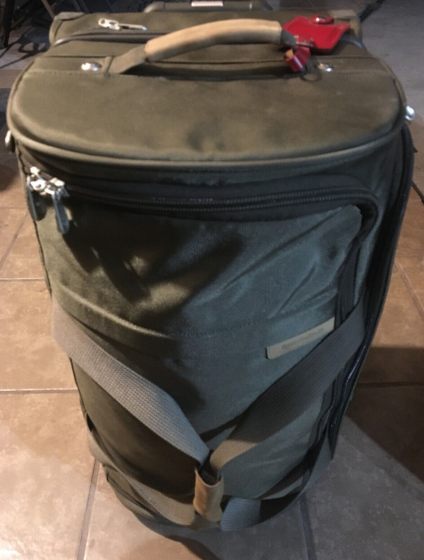 Briggs & Riley Baseline UWD127 Medium 2-Wheel 26” Duffel Bag