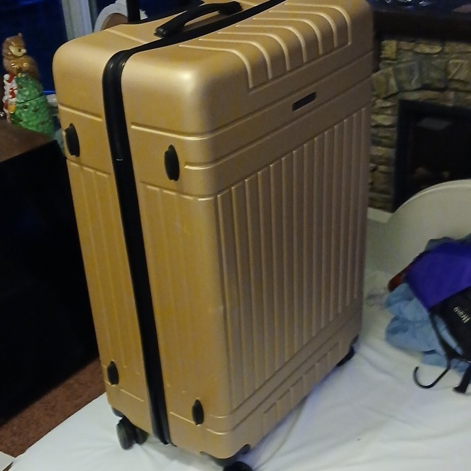 Lucky Brand Polycarbonate Hard Shell Upright Rolling Suitcase 29″+ Gold