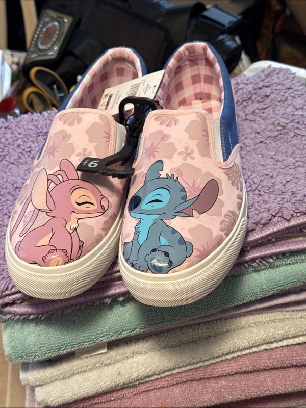 Kids Ride-On Suitcase Travel Luggage/Angel Stitch Shoes Size 9.5 (adult) gallery