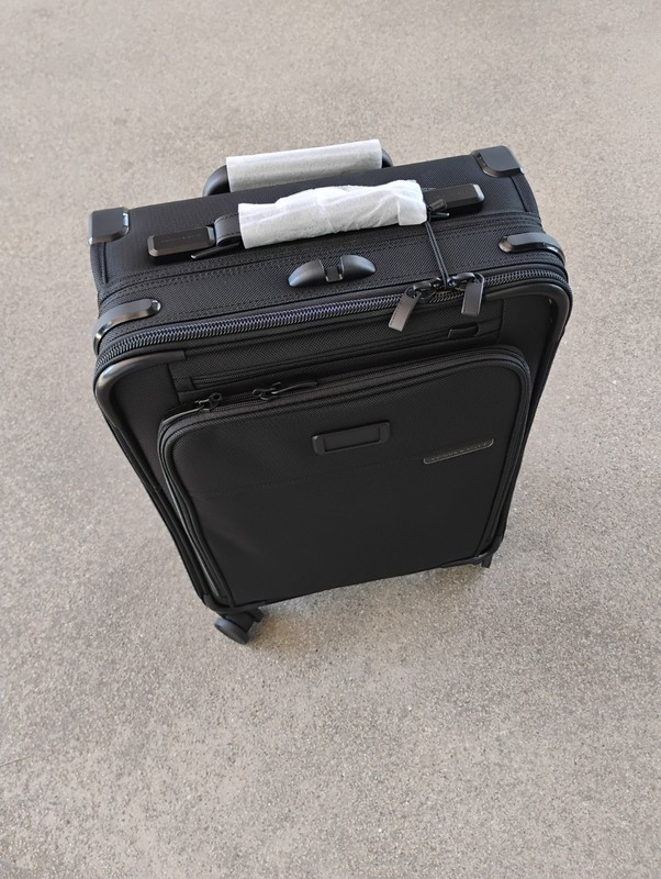 Briggs and Riley baseline cabin carry on suitcase luggage on four wheels spinner