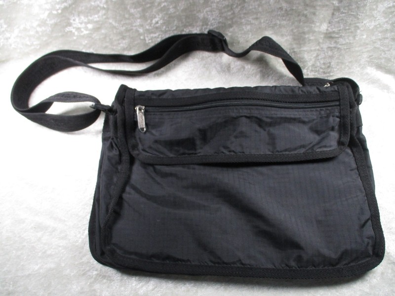 Samsonite Black Ripstop Nylon Small Carry On/Purse 13" x 8.5" x 5" Wide Strap