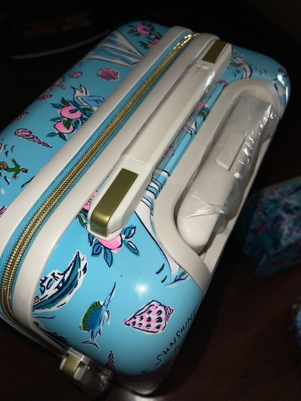 Lilly Pulitzer Road Trip GWP ROLLING LUGGAGE TRAVEL SET Duffel Cosmetic Case NWT gallery