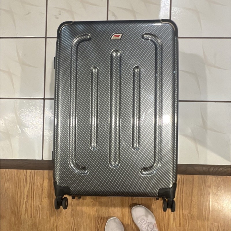 Andare Silver Spinner Hardcase Expandable Carry On Suitcase with TSA Lock
